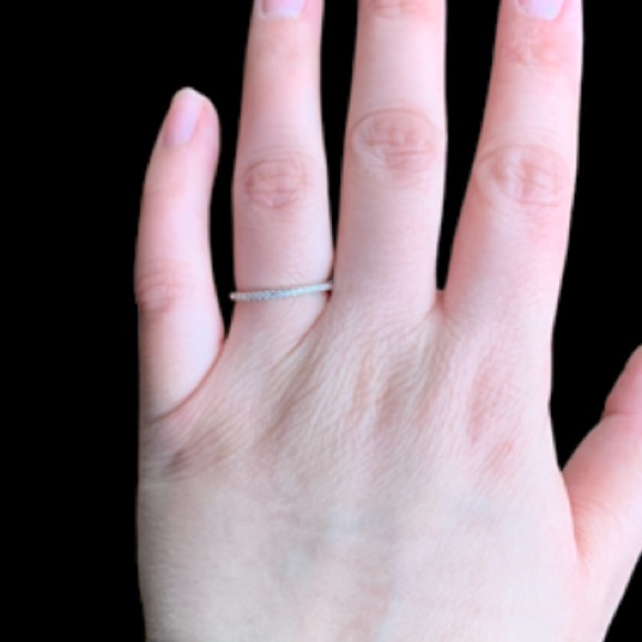 1 MM STERLING SILVER DIAMOND RING - Picture 4 of 8